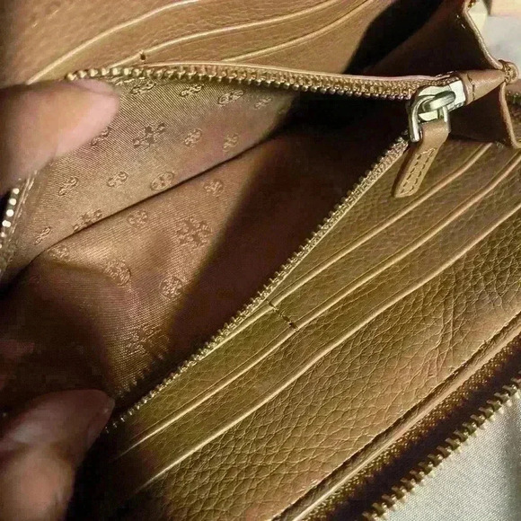 Tory Burch Pebbled Leather Zip Wallet - Picture 4 of 7